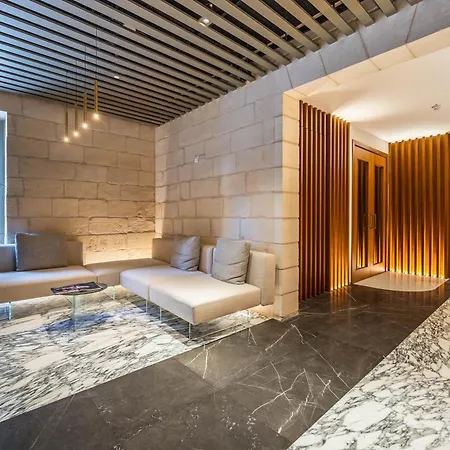 Chic & Cheeky Reside In Malta's Tallest Skyscraper * San Ġiljan