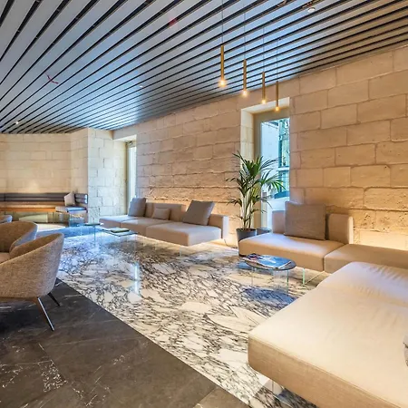 Chic & Cheeky Reside In Malta's Tallest Skyscraper アパート Saint Julian's