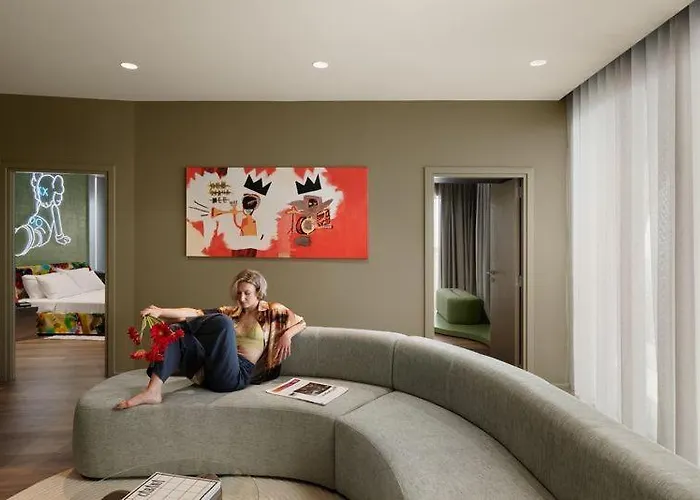 Chic & Cheeky Reside In Malta's Tallest Skyscraper Lejlighed