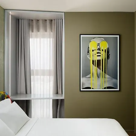 Chic & Cheeky Reside In Malta's Tallest Skyscraper Lägenhet *